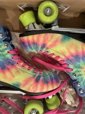 Cosmic Skates Women’s 9